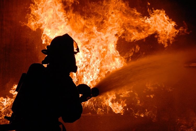 Lính cứu hỏa châm lửa đốt nhà vì… buồn chán