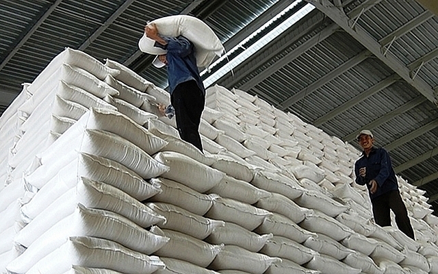 Bộ Công Thương ban hành hạn ngạch nhập khẩu gạo và thuốc lá từ Campuchia