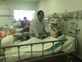 Chuyện bác sĩ Việt Nam trắng đêm cứu người ở Phnom Penh