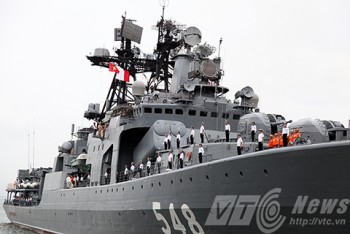 Chiến hạm 'siêu khủng' liên tiếp đến Đà Nẵng