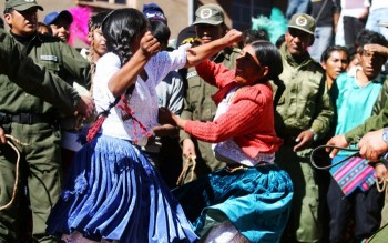 Kỳ lạ lễ hội ‘choảng nhau’ ở Bolivia