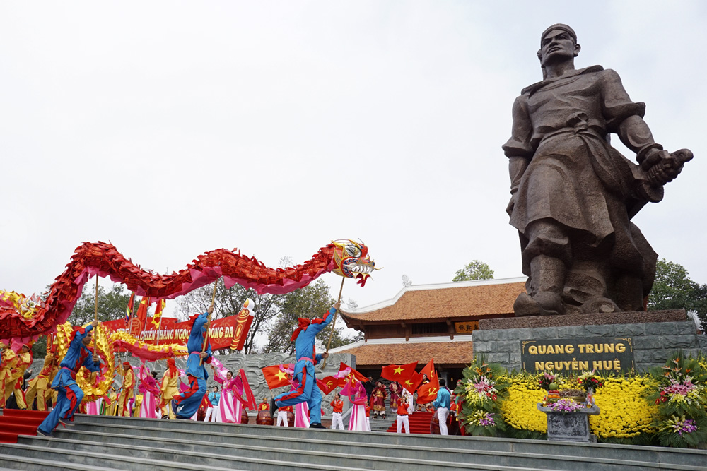 thang gieng tray hoi xuan