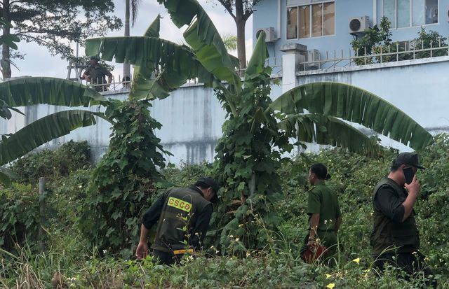 vu dung sung cuop tram thu phi khoanh vung 2 nghi can thu gio dung tien