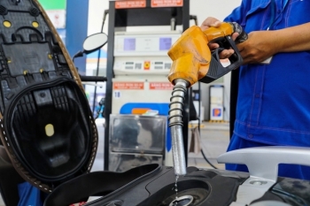 Giá xăng dầu đồng loạt giảm mạnh hơn 3.000 đồng/lít