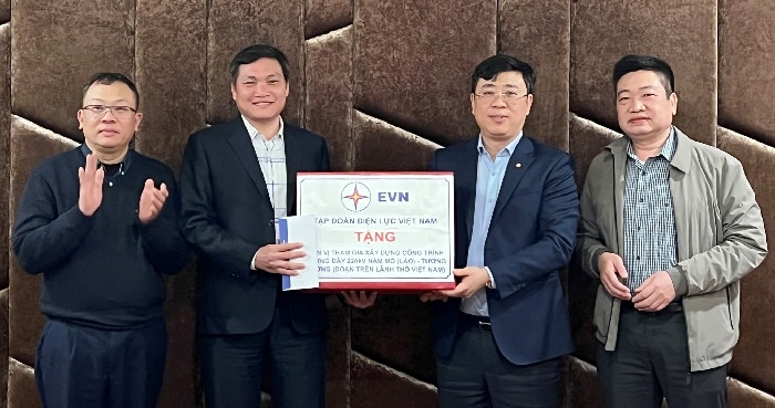 Lãnh đạo EVN kiểm tra tiến độ thi công 2 dự án truyền tải nhập khẩu điện từ Lào
