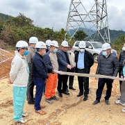 Lãnh đạo EVN kiểm tra tiến độ thi công 2 dự án truyền tải nhập khẩu điện từ Lào