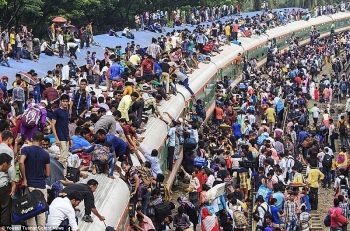 [Chùm ảnh] Hãi hùng cảnh đi tàu ở Bangladesh