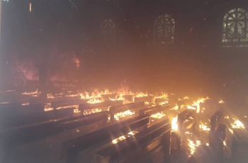 Hơn 100 cảnh sát dập đám cháy nhà thờ ở Hà Tĩnh