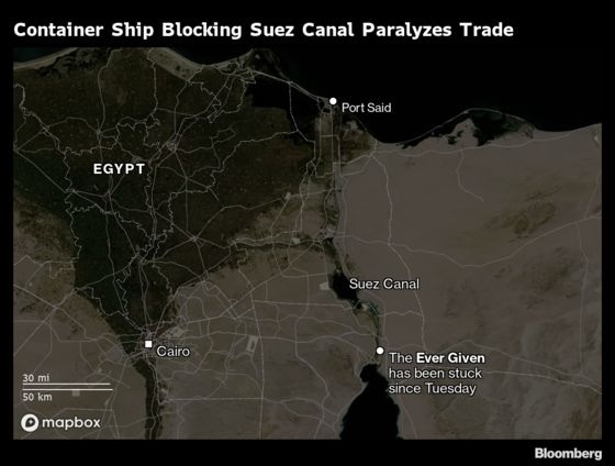Sự cố tắc nghẽn trên kênh đào Suez liệu bao giờ kết thúc?