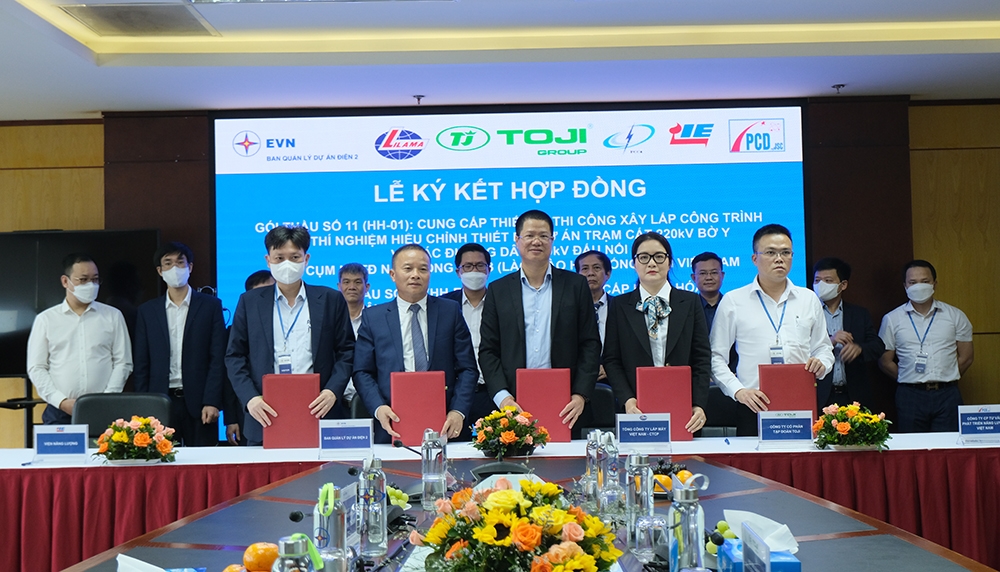 Ký hợp đồng 2 gói thầu thi công xây lắp dự án truyền tải điện nhập khẩu điện từ Lào về Việt Nam
