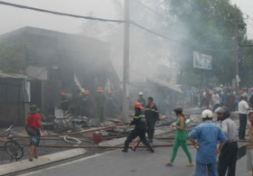 TP HCM: Cháy lớn do bất cẩn khi sang chiết xăng