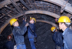 Tái cơ cấu doanh nghiệp ngành than: Quan tâm quyền lợi thợ mỏ