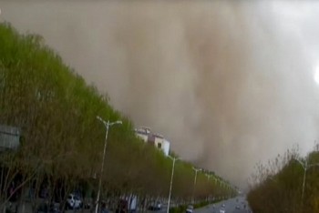 Bão cát kinh hoàng 'nuốt chửng' cả thành phố ở Trung Quốc