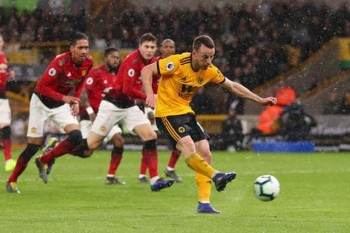 Wolves 2-1 Man Utd: "Quỷ đỏ" tự gieo hận