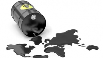 Giá xăng dầu hôm nay 2/11: Dầu thô quay đầu tăng mạnh