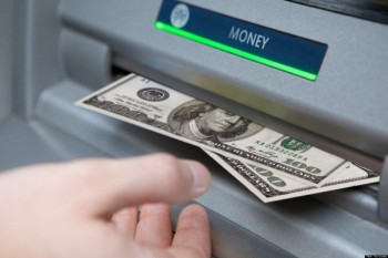 [VIDEO] Máy ATM hoạt động như thế nào?