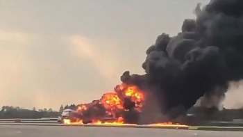 Máy bay chở khách của Nga cháy dữ dội sau khi hạ cánh khẩn cấp, 41 người thiệt mạng