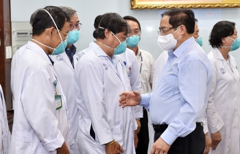Thủ tướng Phạm Minh Chính gửi thư khen những “chiến sĩ áo trắng” ở tuyến đầu chống dịch