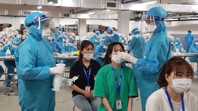 Thần tốc sàng lọc các trường hợp nghi mắc COVID-19 tại Bắc Giang, Bắc Ninh