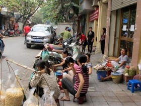 Vỉa hè là của...?