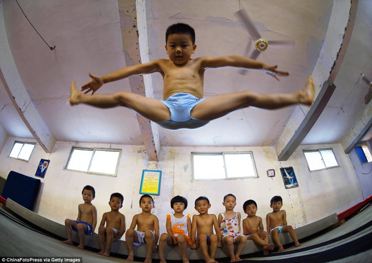 [Chùm ảnh] Khổ luyện như trẻ em Trung Quốc