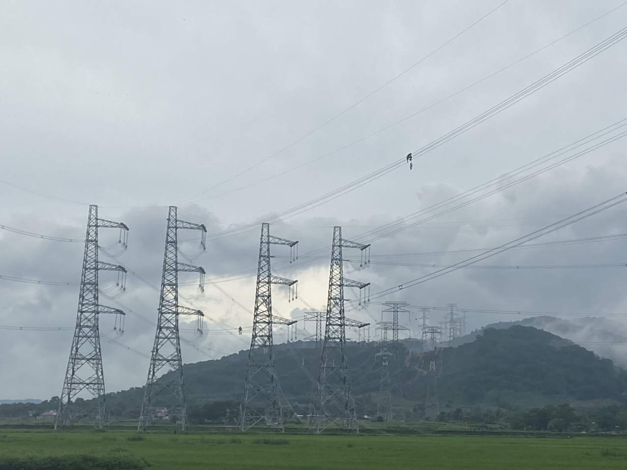 Đóng điện thành công đường dây 500kV đấu nối NMNĐ Nghi Sơn 2 vào hệ thống điện quốc gia