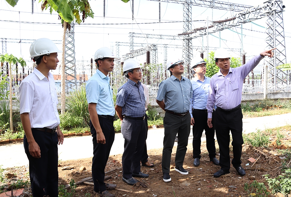 Đốc thúc tiến độ giải phóng mặt bằng dự án truyền tải điện tại Khánh Hòa
