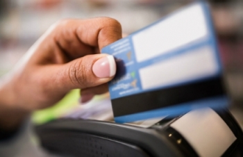 Quy tắc 'ba không' tránh đổ nợ khi quẹt thẻ tín dụng