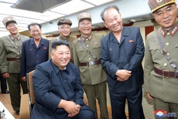 Kim Jong-un giám sát vụ thử tên lửa thứ năm trong hai tuần