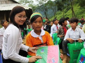 Trường học ở Hà Giang: Cái khó bó "thân thiện"