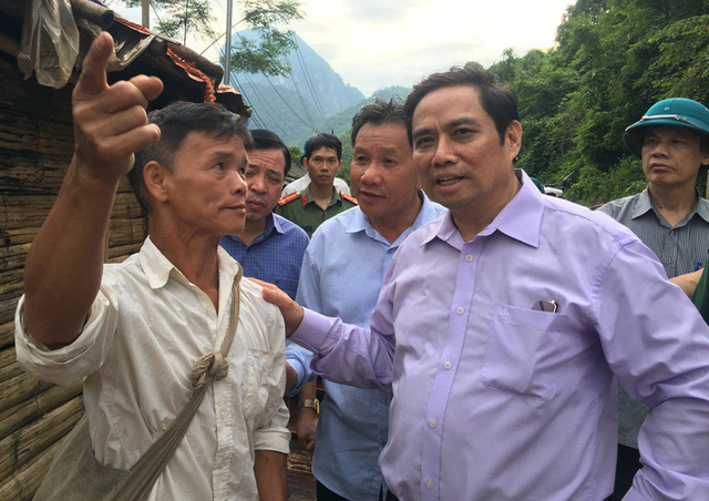 truong ban to chuc trung uong loi bun vao voi ba con vung lu muong lat