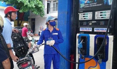 Giá xăng dầu đồng loạt giảm mạnh tới 605 đồng/lít