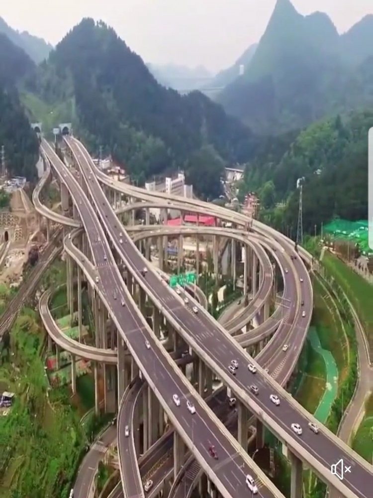Chóng mặt với “ma trận” giao lộ ở Trung Quốc