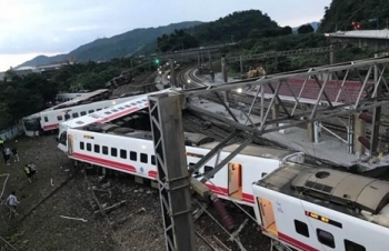Tàu hỏa trật đường ray ở Đài Loan, ít nhất 17 người thiệt mạng