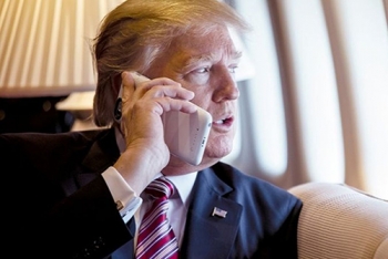 iPhone của ông Trump bị Nga, Trung Quốc nghe lén thế nào