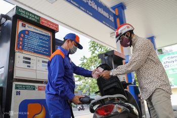Giá xăng dầu giảm nhẹ trước kỳ nghỉ lễ