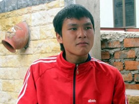 Cầu thủ Hồng Việt lên tiếng sau khi bị chém