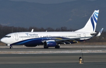 Máy bay Nga chở 173 người hạ cánh khẩn vì nứt kính chắn gió