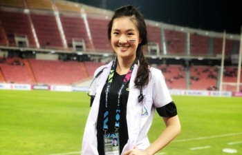Nữ bác sĩ đội tuyển Thái Lan gây sốt vì vẻ đẹp như thiên thần