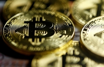 Bitcoin xuống mức thấp nhất một năm