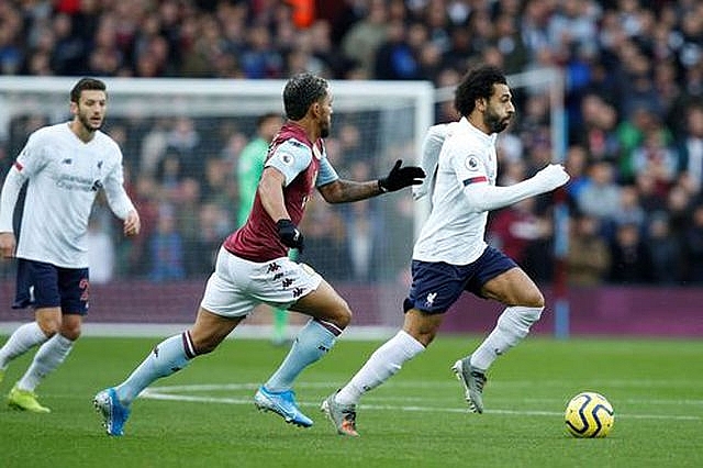 aston villa 1 2 liverpool cu loi nguoc dong bat ngo