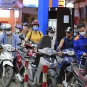Tin tức kinh tế ngày 3/11: Nhu cầu xăng dầu trên địa bàn Hà Nội tăng 20%