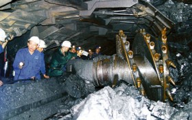 Đẩy mạnh cơ giới hóa hầm lò: Thách thức lớn của ngành than