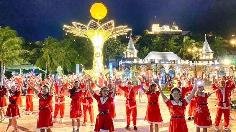 Vui đón hội hoa, say tiệc Countdown tại Châu Âu thu nhỏ ở Nha Trang