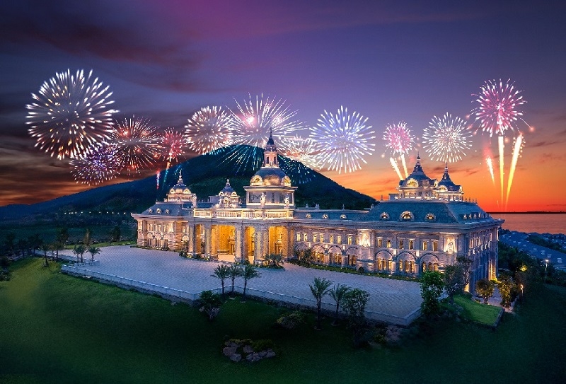 Vui đón hội hoa, say tiệc Countdown tại Châu Âu thu nhỏ ở Nha Trang