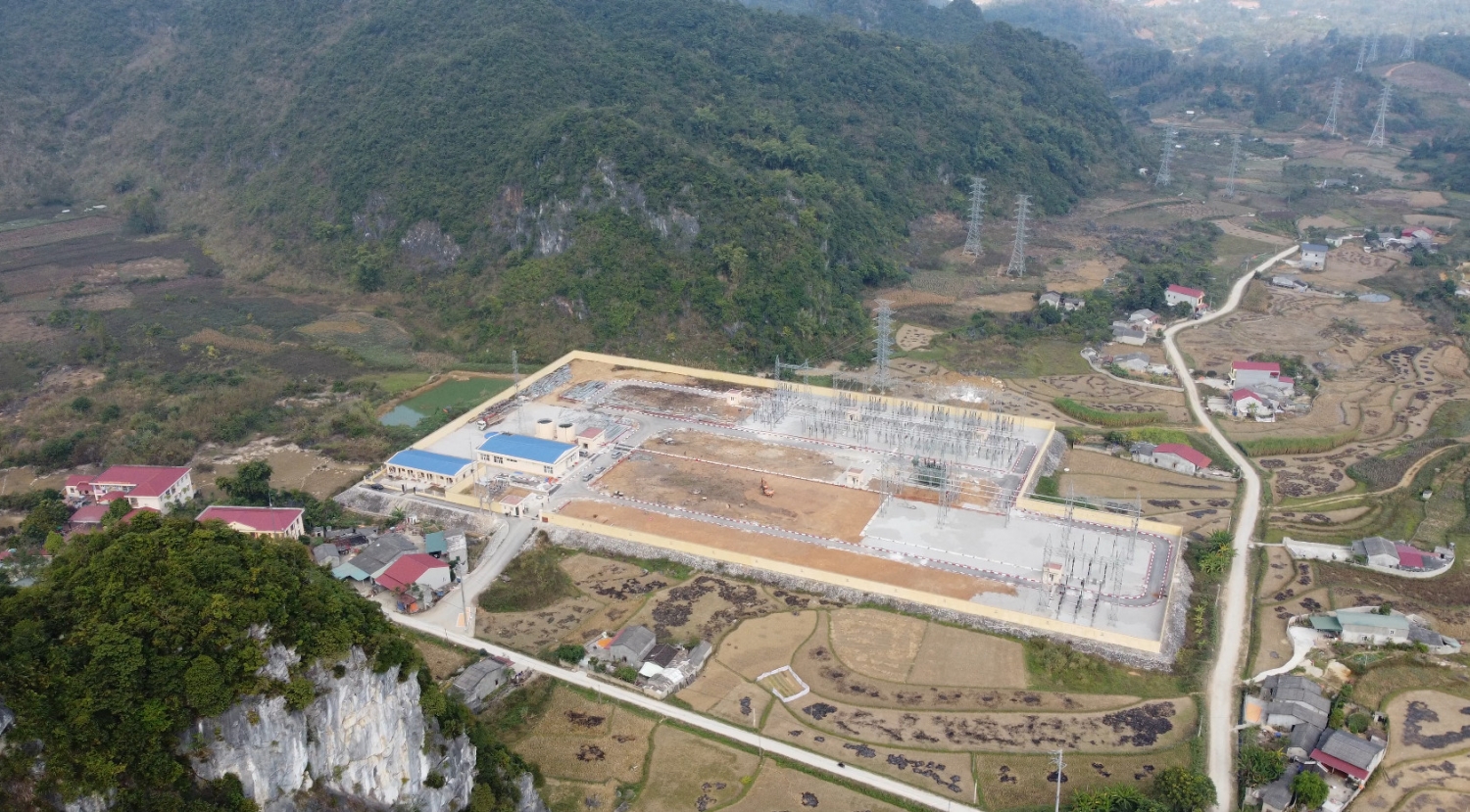 Hoàn thành đóng điện máy biến áp AT1 dự án TBA 220kV Lạng Sơn