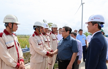Thủ tướng: Cần tính toán, đàm phán lại giá điện gió, điện mặt trời