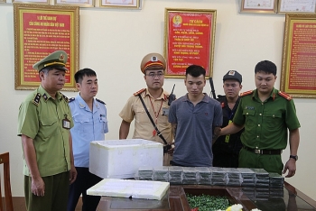 Lạng Sơn: Bắt hai mẹ con mua bán 64 bánh heroin