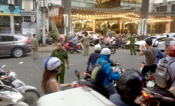Người đàn ông bị chém gần đứt cánh tay trên phố Sài Gòn
