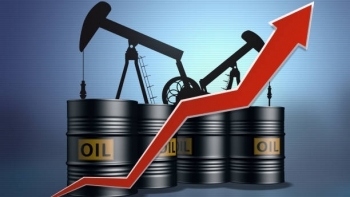 Vì sao giá dầu thô WTI vượt 90 USD / thùng lần đầu tiên kể từ năm 2014?